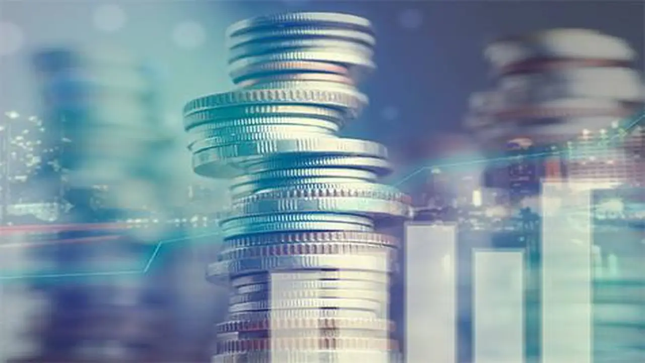 تراجع الدولار مع انخفاض النفط وسط آمال بالاتفاق على مضيق هرمز